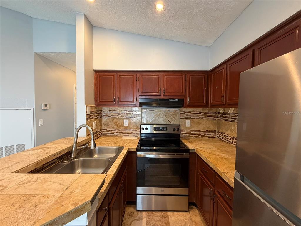 942 Loquat Tree Road Orlando, FL 32811 - Photo 7 of 15