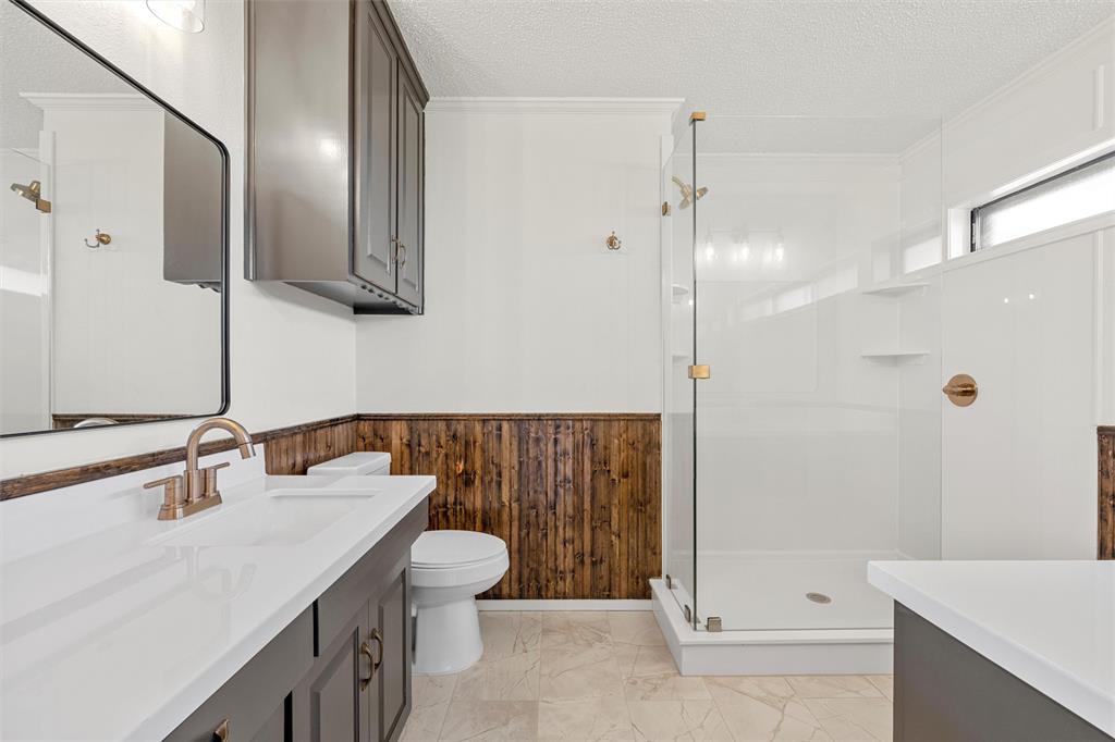 608 South Colorado Street Whitney, TX 76692 - Photo 19 of 26 a bathroom with a sink a toilet and shower