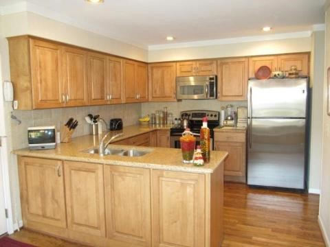 2169 London Bridge Drive Rochester, MI 48307 - Photo 4 of 10 469991-3.JPG