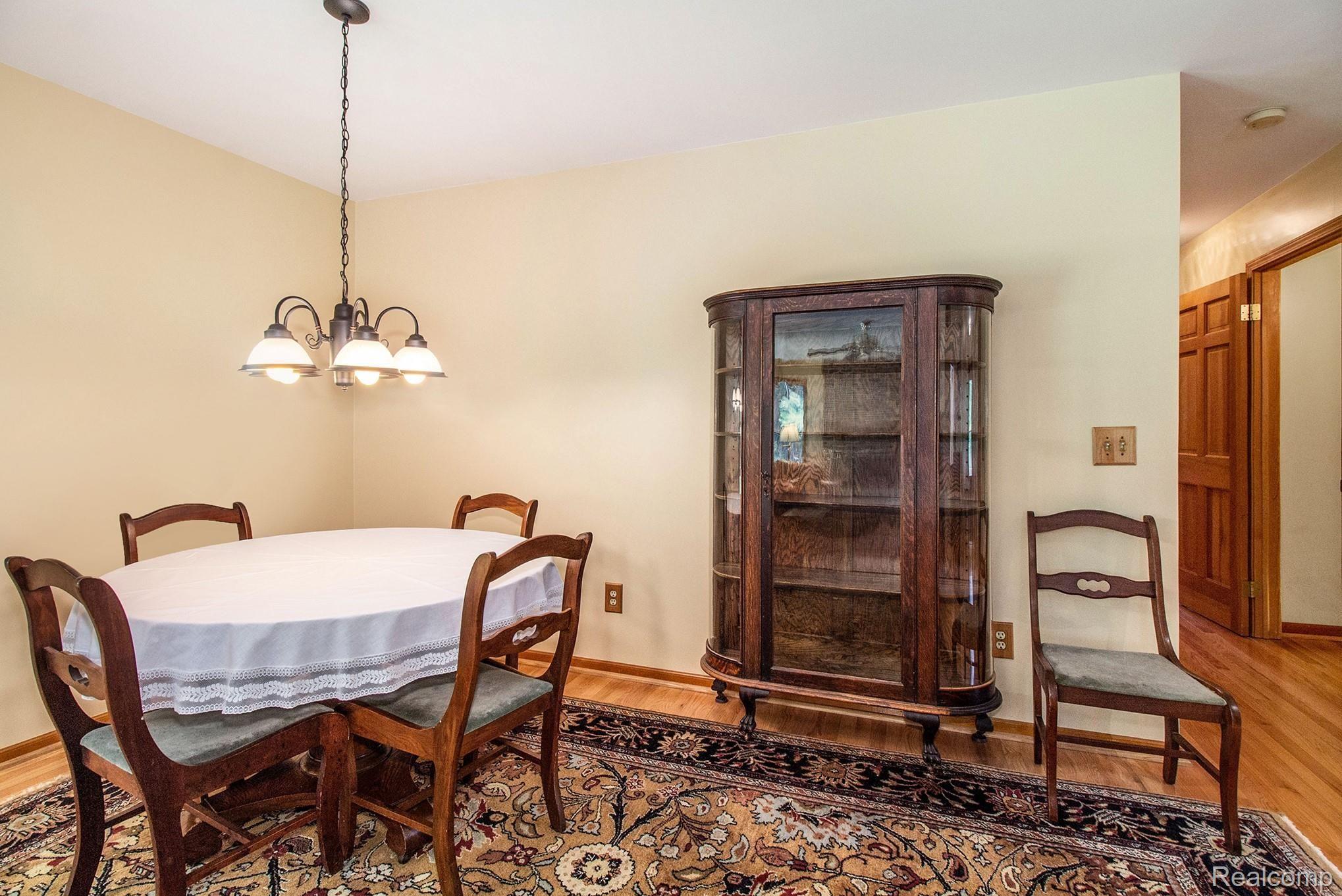13171 Dunham Road Hartland, MI 48353 - Photo 15 of 61 Dining/Living room area