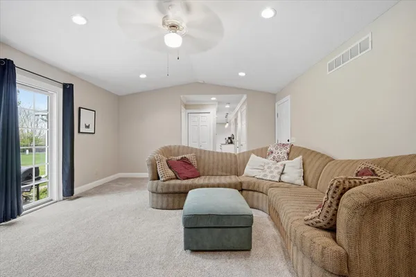 $299,900 | 2820 Rutherford Drive, Bloomington, IL 61705