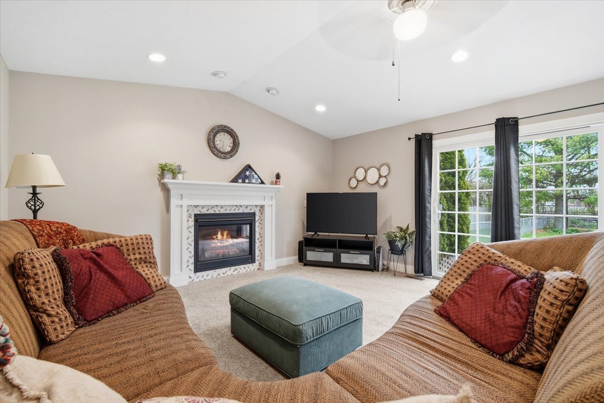2820 Rutherford Drive Bloomington, IL 61705 - Photo 10 of 35