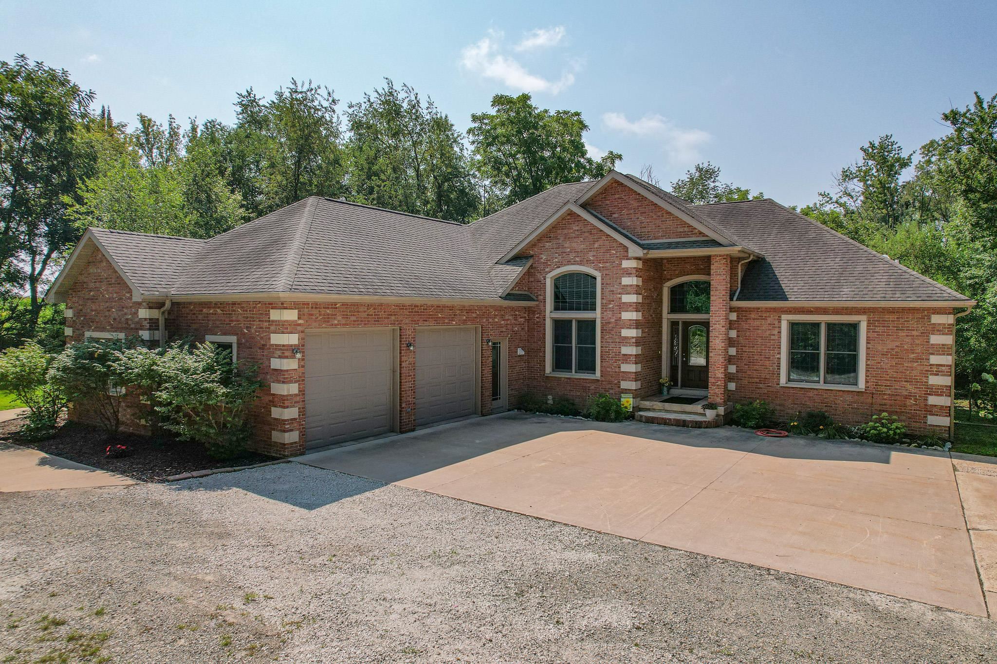 23401 Holly Road Sterling, IL 61081 - Photo 3 of 94 Gallery Image 3