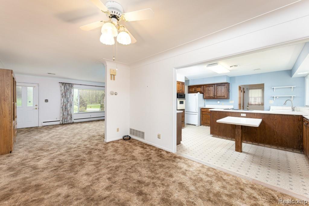 2801 Vrooman Road Jackson, MI 49203 - Photo 10 of 43 10 Breakfast Area 2801 Vrooman Rd (8 of 45) (Custom).jpg