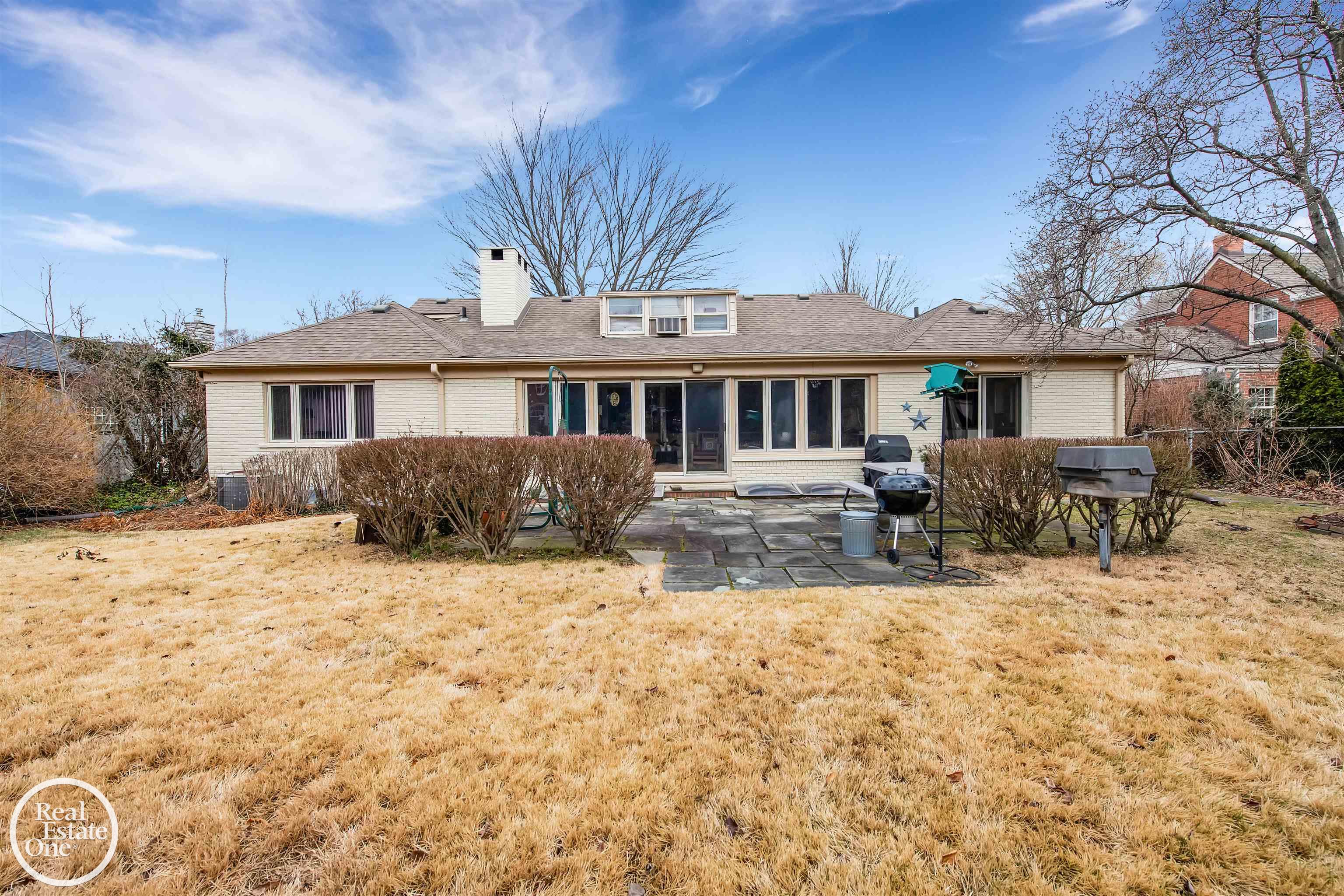 57 Hampton Road Grosse Pointe, MI 48236 - Photo 33 of 35 50134657-6ae31b31-3d11-4c29-bad6-ef5d054640da.JPG