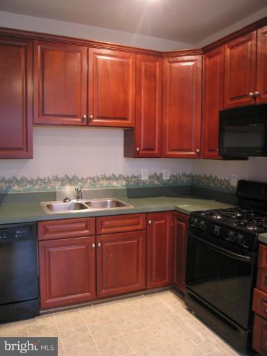 8110 Pepper Ridge Way Gaithersburg, MD 20877 - Photo 3 of 11 Kitchen