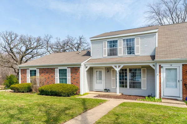 $215,000 | 12 Oak Valley Drive, Cary, IL 60013