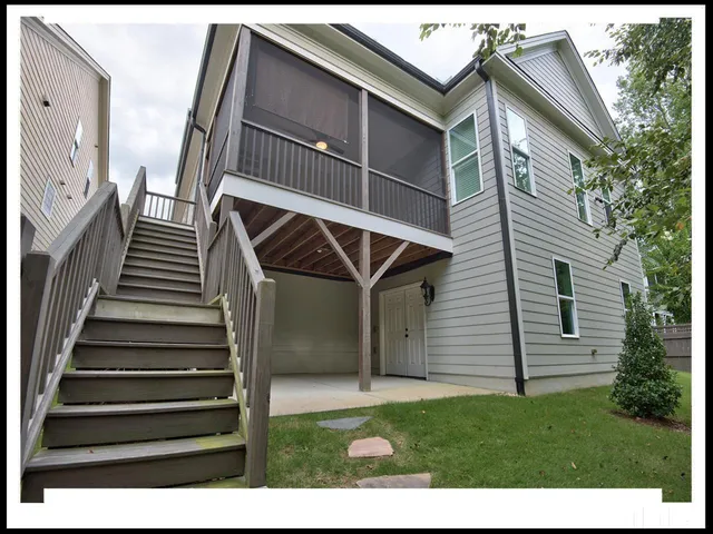 a view of entryway with a front door