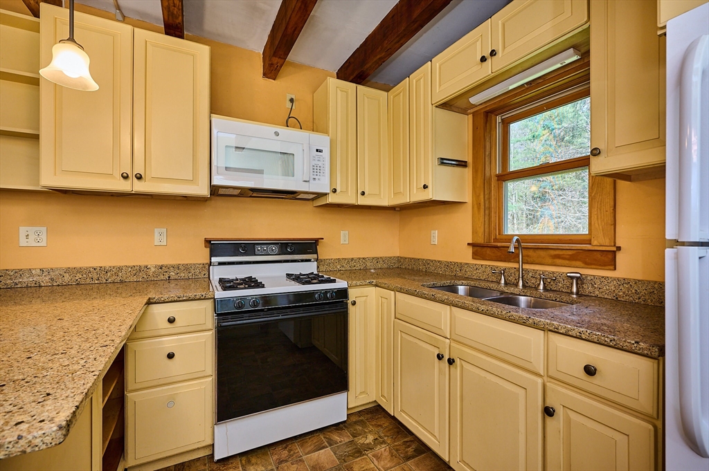 315 Montague Road Shutesbury, MA 01072 - Photo 8 of 42 Gallery Image 8