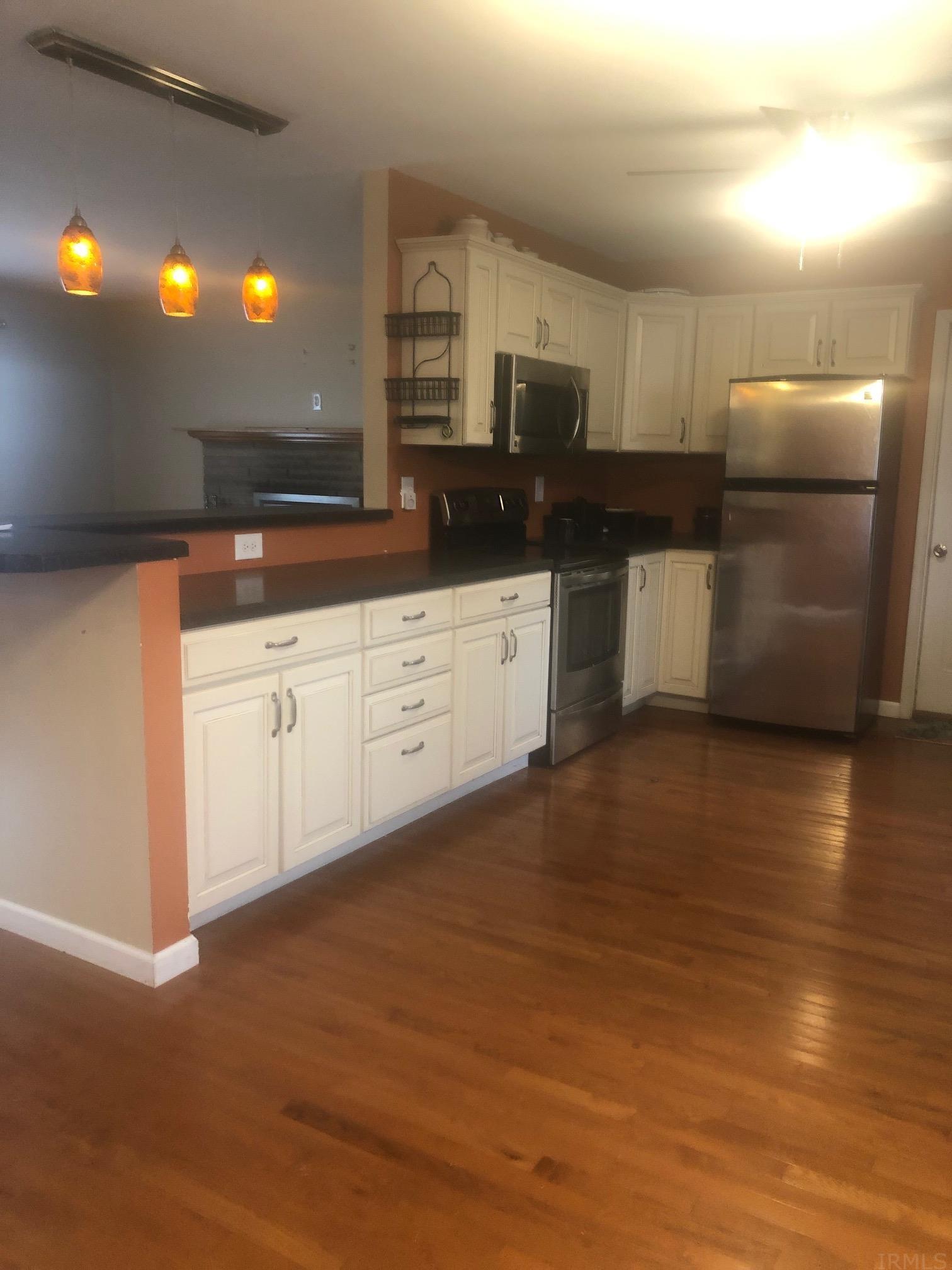522 South Eickhoff Road Evansville, IN 47712 - Photo 4 of 11 Gallery Image 4