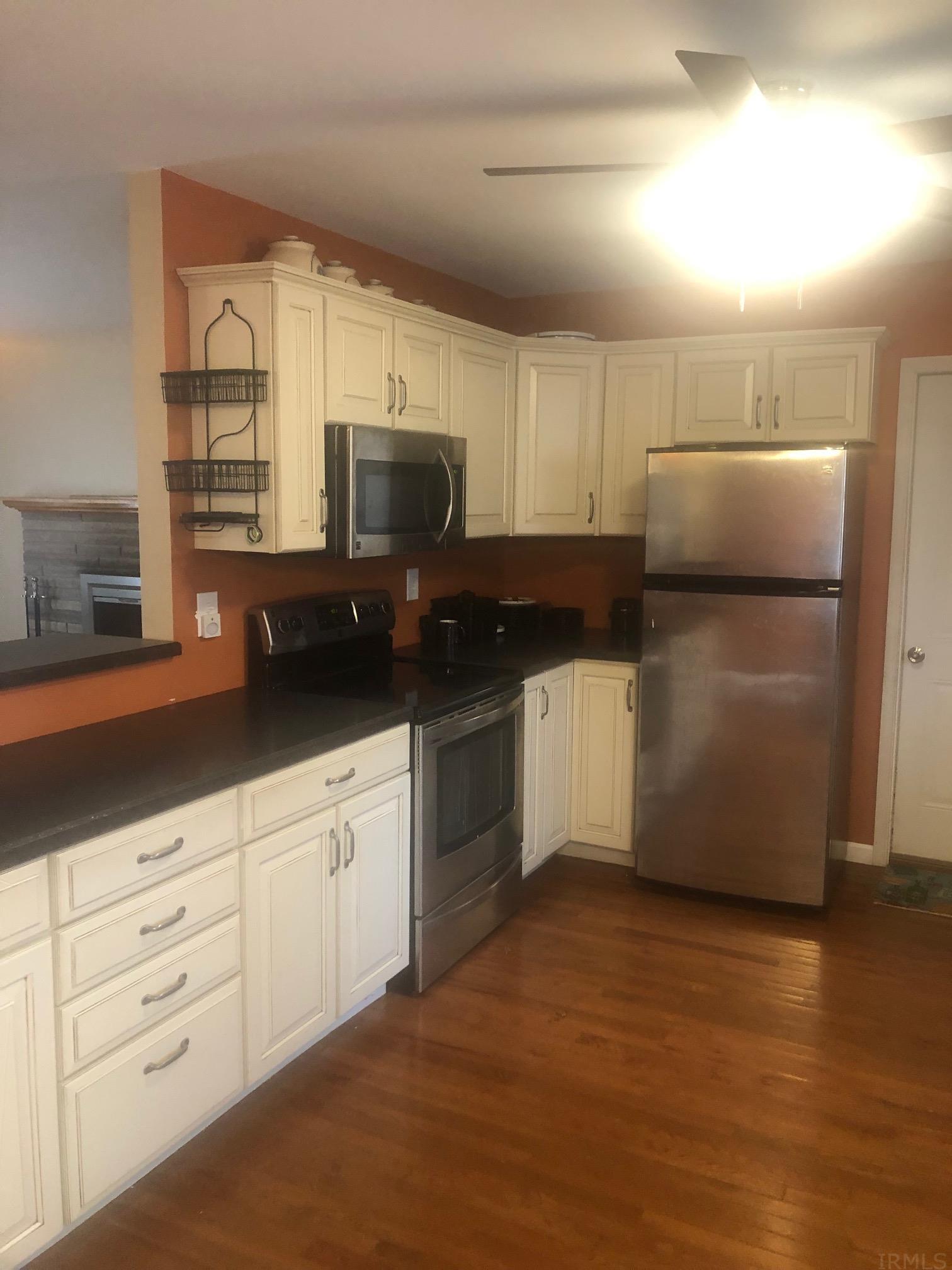 522 South Eickhoff Road Evansville, IN 47712 - Photo 5 of 11 Gallery Image 5
