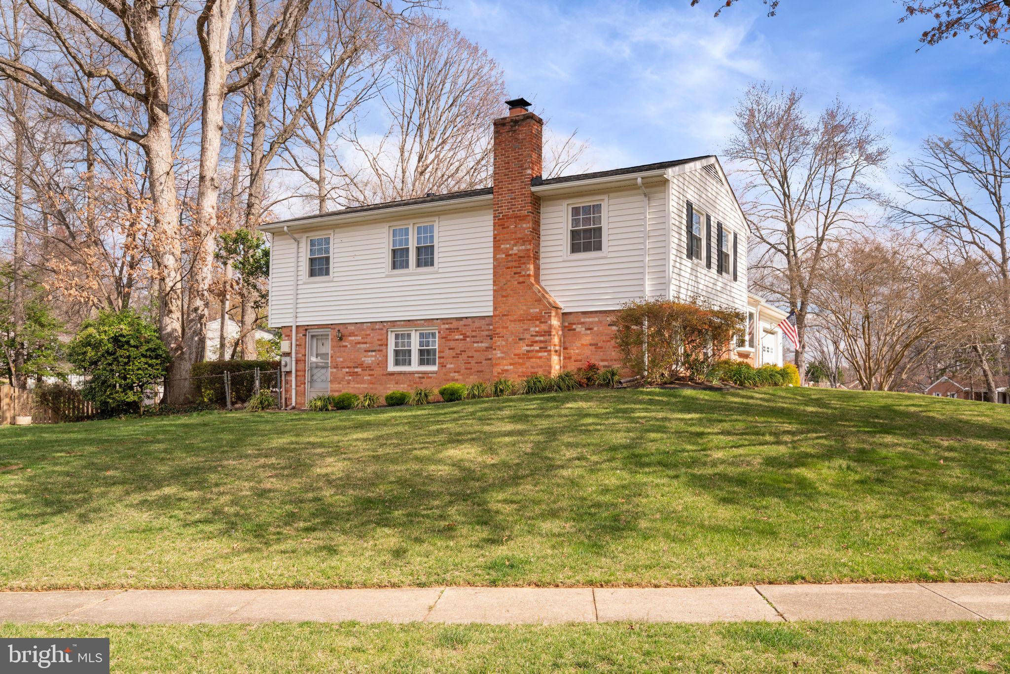6520 Greenview Lane Springfield, VA 22152 - Photo 6 of 47 Gallery Image 6
