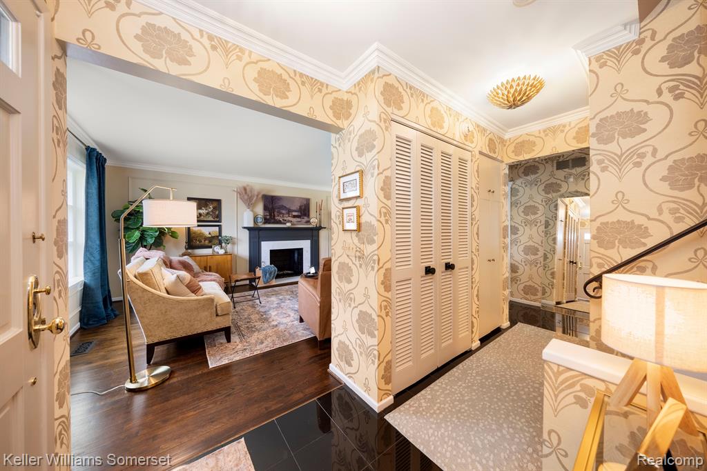 839 Cook Road Grosse Pointe Woods, MI 48236 - Photo 7 of 38