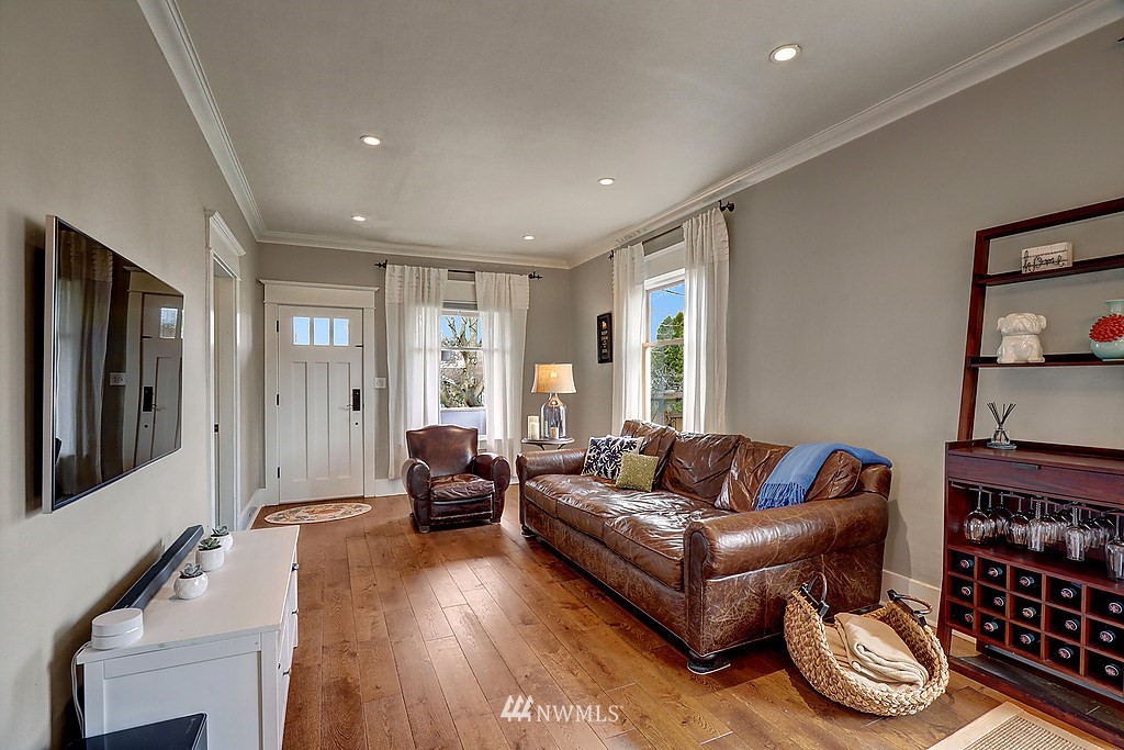 339 North 80th Street Seattle, WA 98103 - Photo 3 of 17 Gallery Image 3