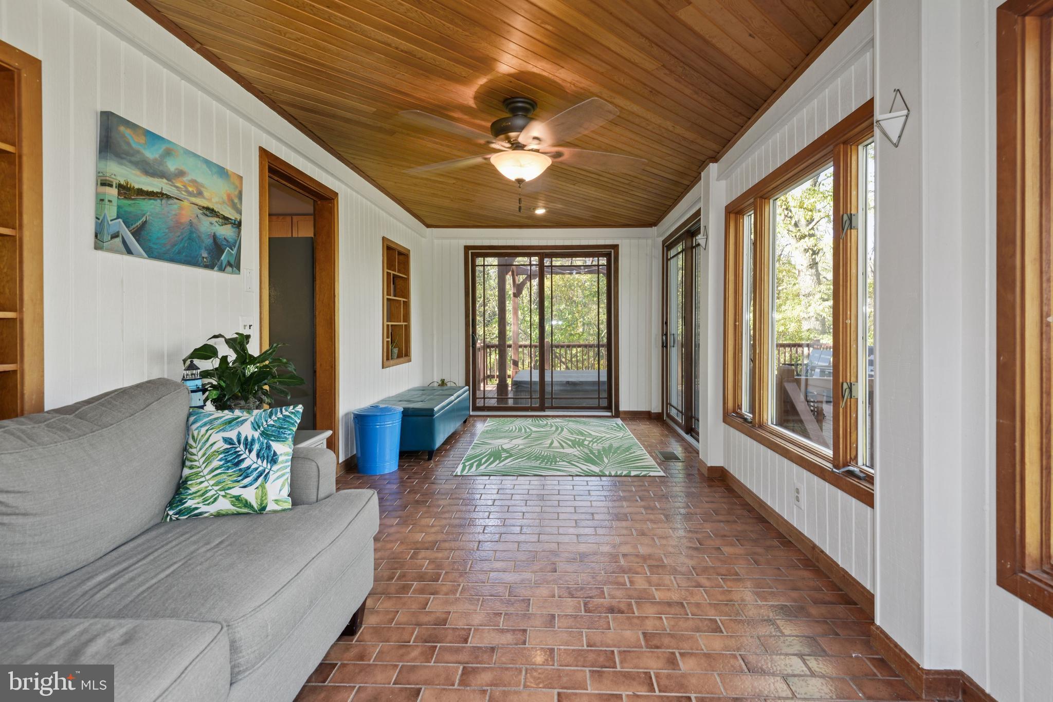39852 Thomas Mill Road Leesburg, VA 20175 - Photo 3 of 40 Open living area