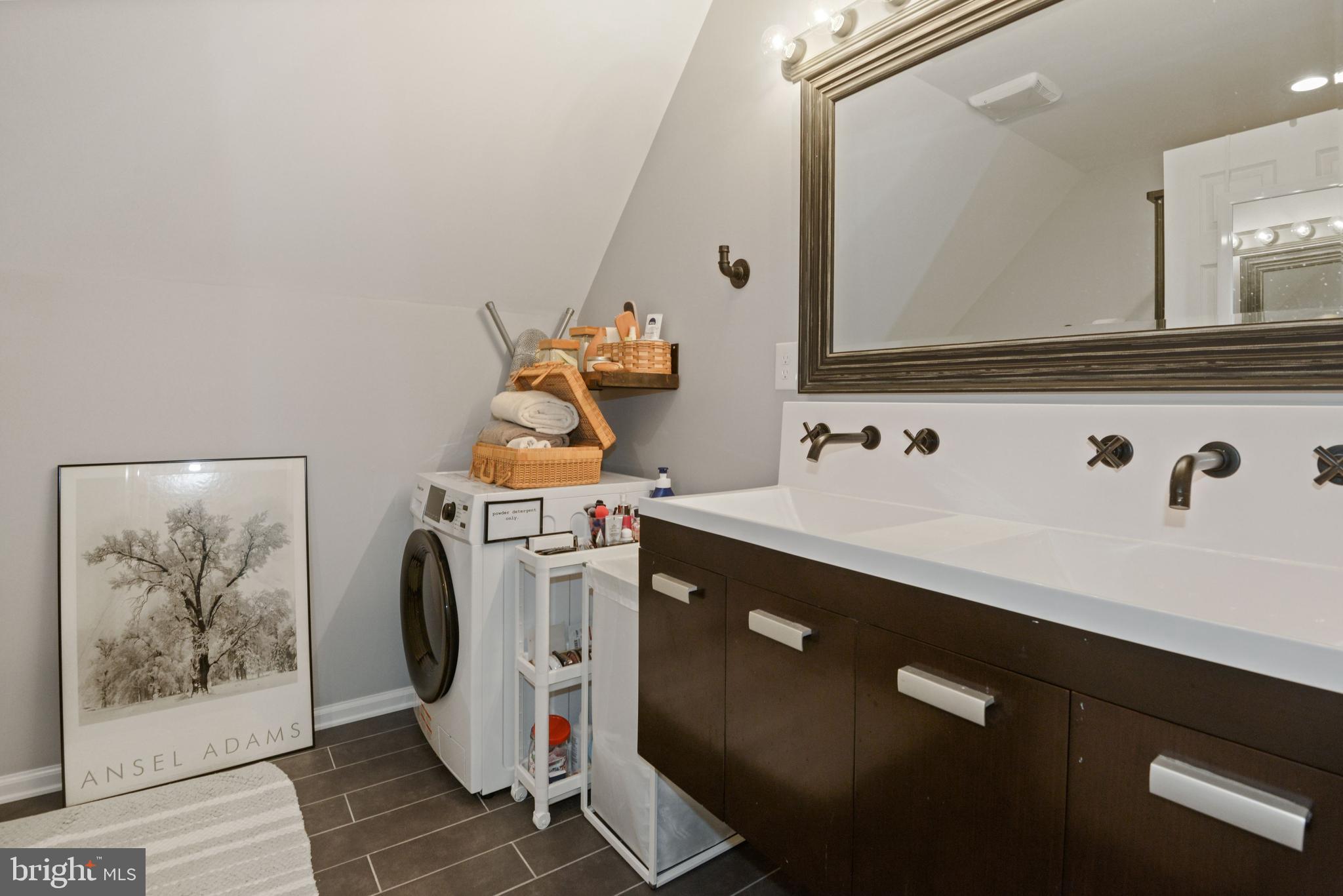 39852 Thomas Mill Road Leesburg, VA 20175 - Photo 24 of 40 bathroom in apartment