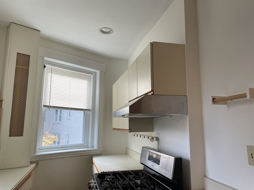 17 Short Street, Unit 4 Brookline, MA 02446 - Photo 7 of 17
