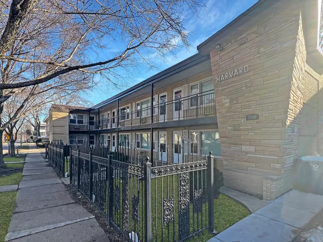 $1,300 | 7740 Harvard Street, Unit 3, Forest Park, IL 60130