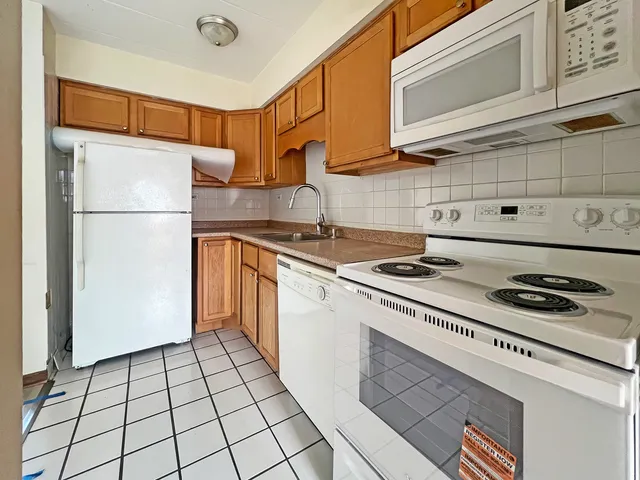 $1,300 | 7740 Harvard Street, Unit 3, Forest Park, IL 60130