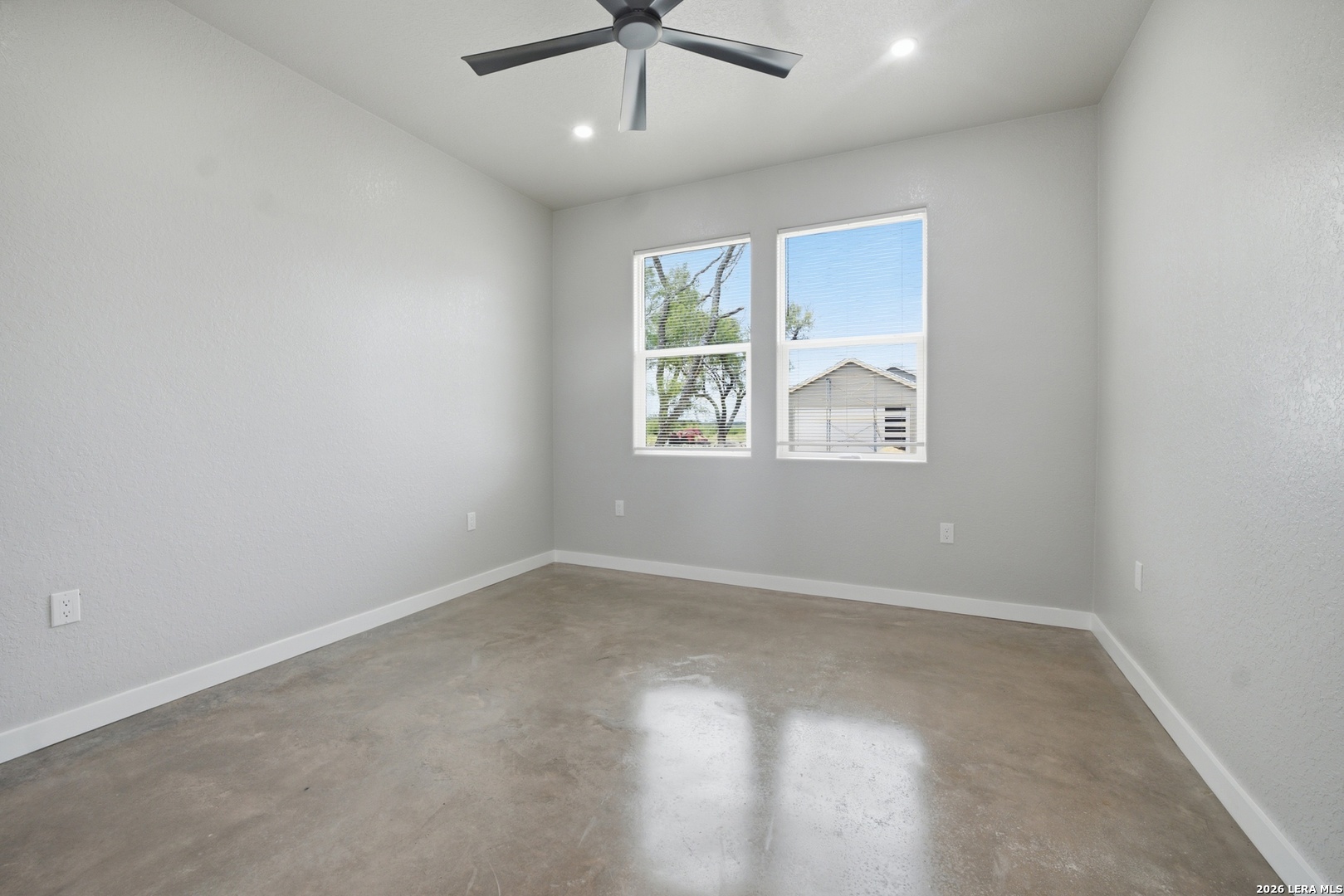 157 Sylas Hayes Loop Pleasanton, TX 78064 - Photo 18 of 32