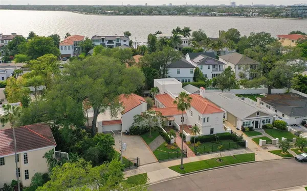 an aerial view of a house with outdoor space and lake view