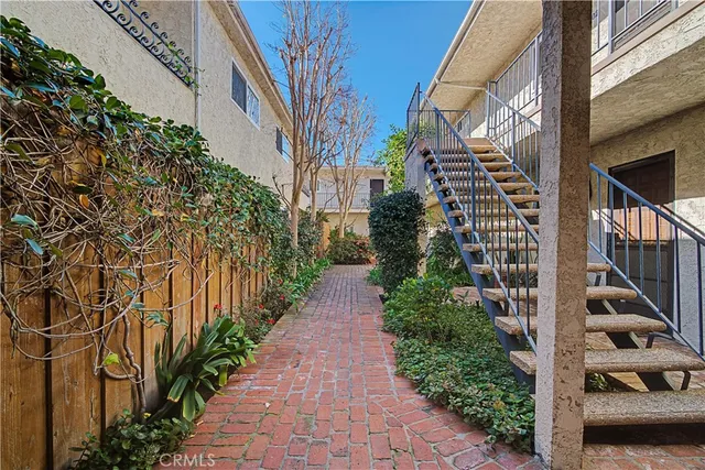 $525,000 | 11550 Nebraska Avenue, Unit 216, Los Angeles, CA 90025
