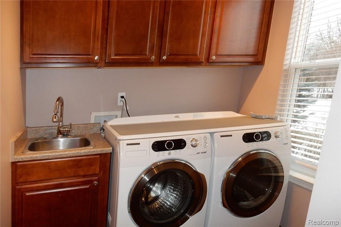 3382 Everett Drive Rochester, MI 48307 - Photo 26 of 92 LaundryMudRoom (2) (Large).JPG