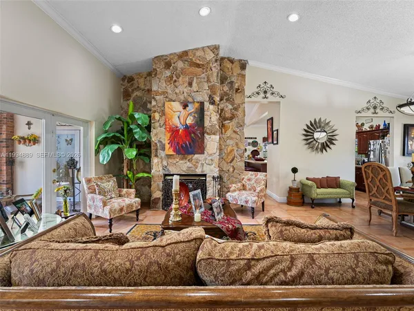$995,500 | 16828 Northwest 83rd Place, Miami Lakes, FL 33016
