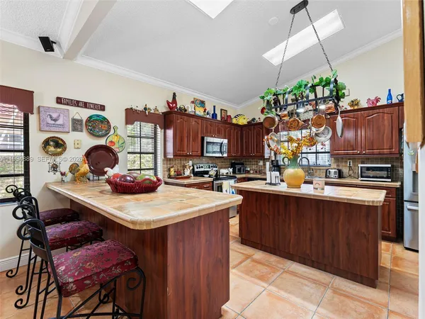 $995,500 | 16828 Northwest 83rd Place, Miami Lakes, FL 33016