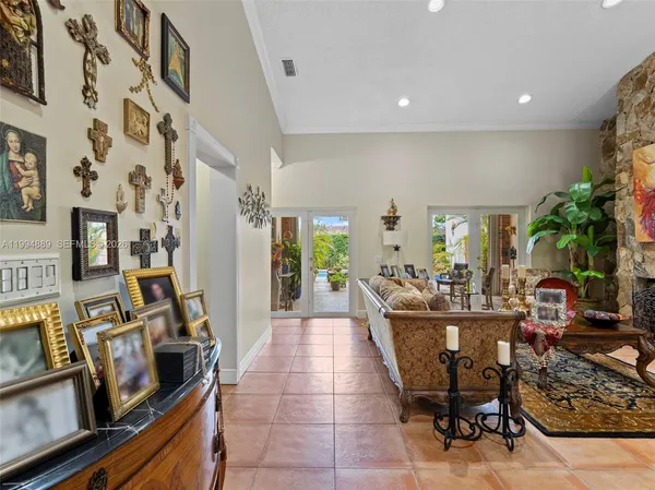 $995,500 | 16828 Northwest 83rd Place, Miami Lakes, FL 33016