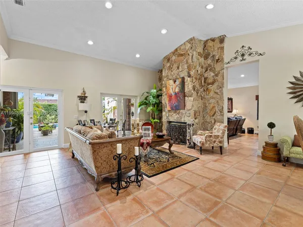 $995,500 | 16828 Northwest 83rd Place, Miami Lakes, FL 33016