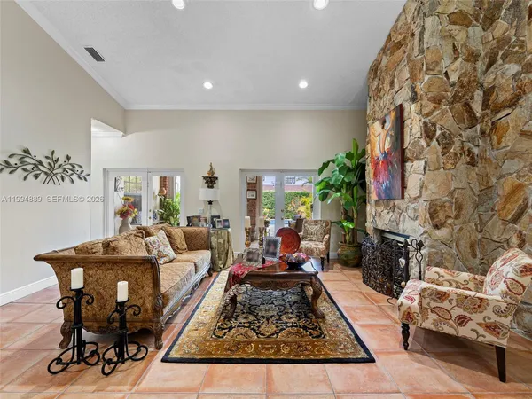$995,500 | 16828 Northwest 83rd Place, Miami Lakes, FL 33016