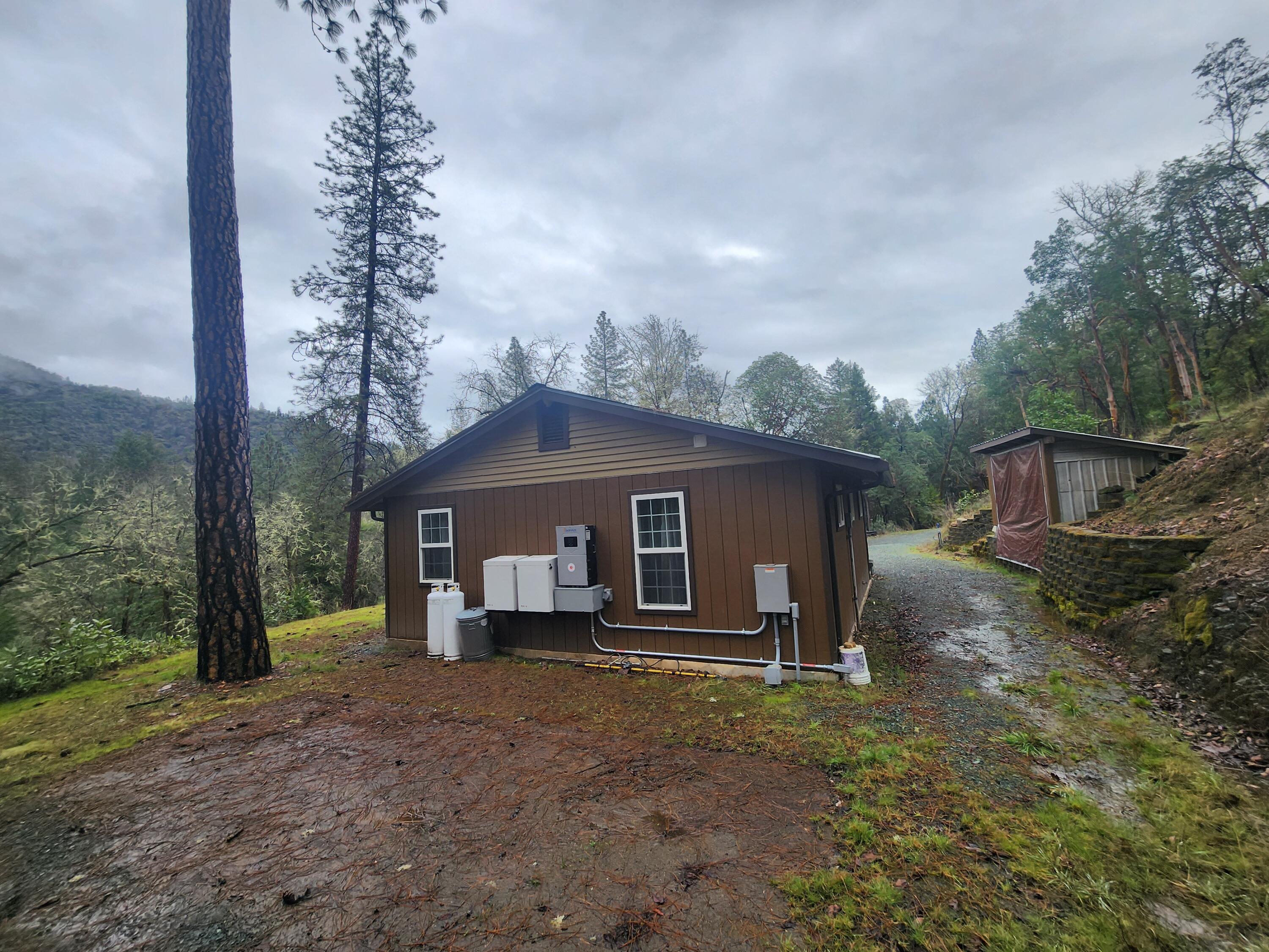 11238 East Evans Creek Road Rogue River, OR 97537 - Photo 12 of 29 a view of a house with a yard
