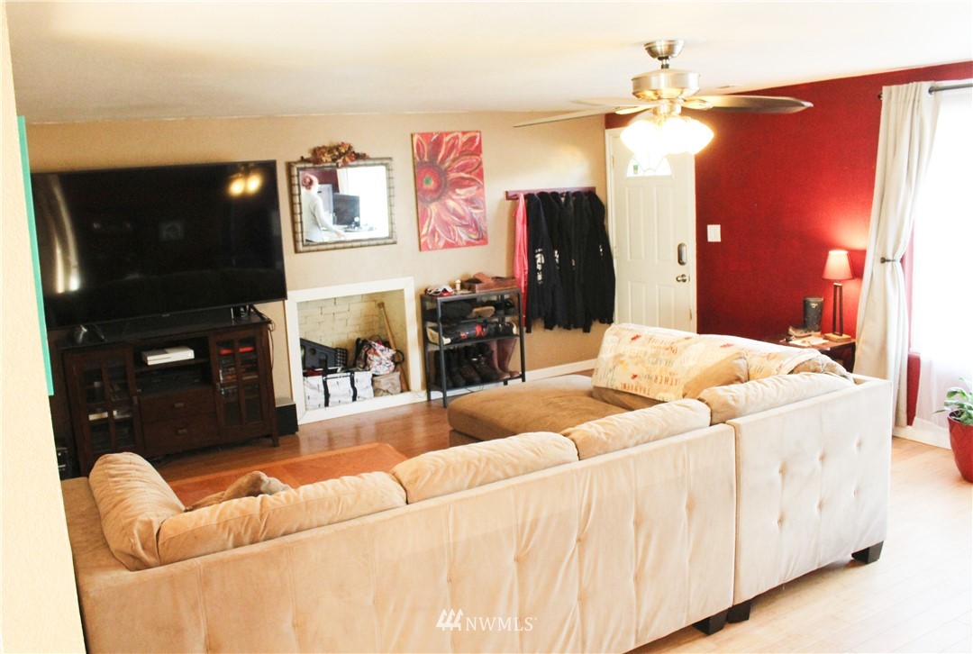 11276 Galbreath Road Burlington, WA 98233 - Photo 5 of 33 Gallery Image 5