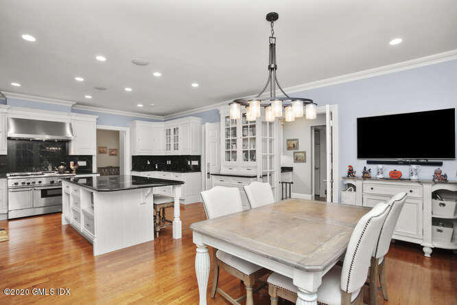 20 Chieftans Road Greenwich, CT 06831 - Photo 11 of 39 20 Chieftans Rd Greenwich CT-small-052-0