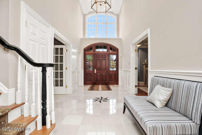 20 Chieftans Road Greenwich, CT 06831 - Photo 2 of 39 20 Chieftans Rd Greenwich CT-small-041-0