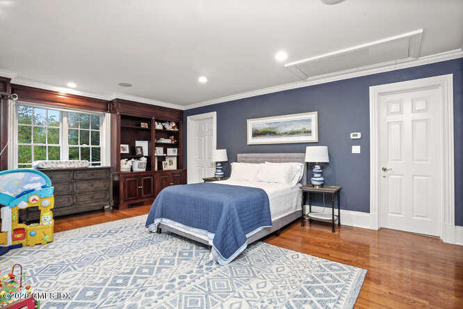 20 Chieftans Road Greenwich, CT 06831 - Photo 25 of 39 20 Chieftans Rd Greenwich CT-small-018-0