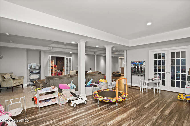 20 Chieftans Road Greenwich, CT 06831 - Photo 27 of 39 20 Chieftans Rd Greenwich CT-small-069-0