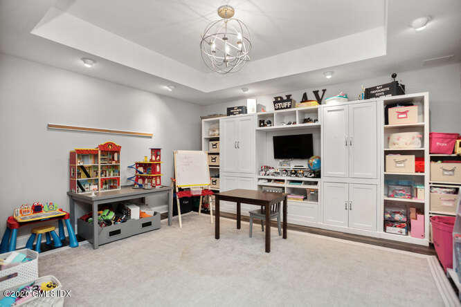 20 Chieftans Road Greenwich, CT 06831 - Photo 28 of 39 20 Chieftans Rd Greenwich CT-small-061-0