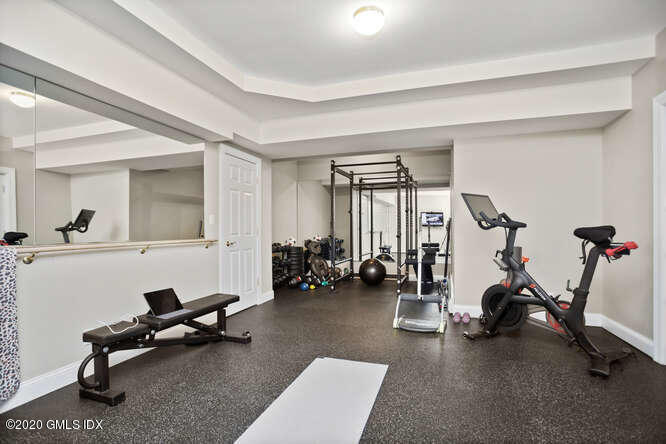 20 Chieftans Road Greenwich, CT 06831 - Photo 29 of 39 20 Chieftans Rd Greenwich CT-small-066-0