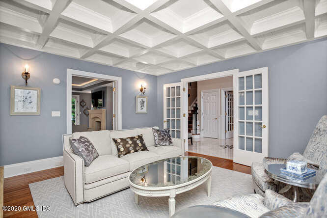 20 Chieftans Road Greenwich, CT 06831 - Photo 4 of 39 20 Chieftans Rd Greenwich CT-small-033-0