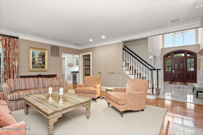 20 Chieftans Road Greenwich, CT 06831 - Photo 7 of 39 20 Chieftans Rd Greenwich CT-small-047-0