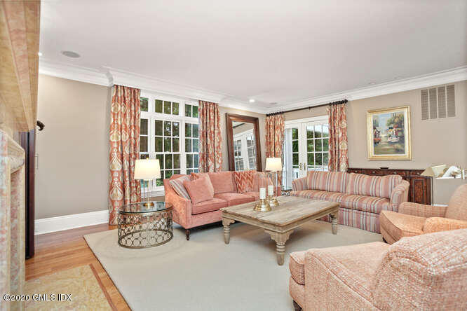 20 Chieftans Road Greenwich, CT 06831 - Photo 8 of 39 20 Chieftans Rd Greenwich CT-small-046-0