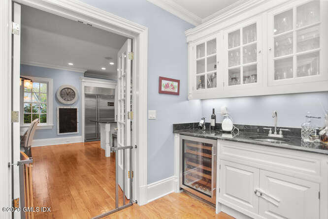 20 Chieftans Road Greenwich, CT 06831 - Photo 10 of 39 20 Chieftans Rd Greenwich CT-small-050-0