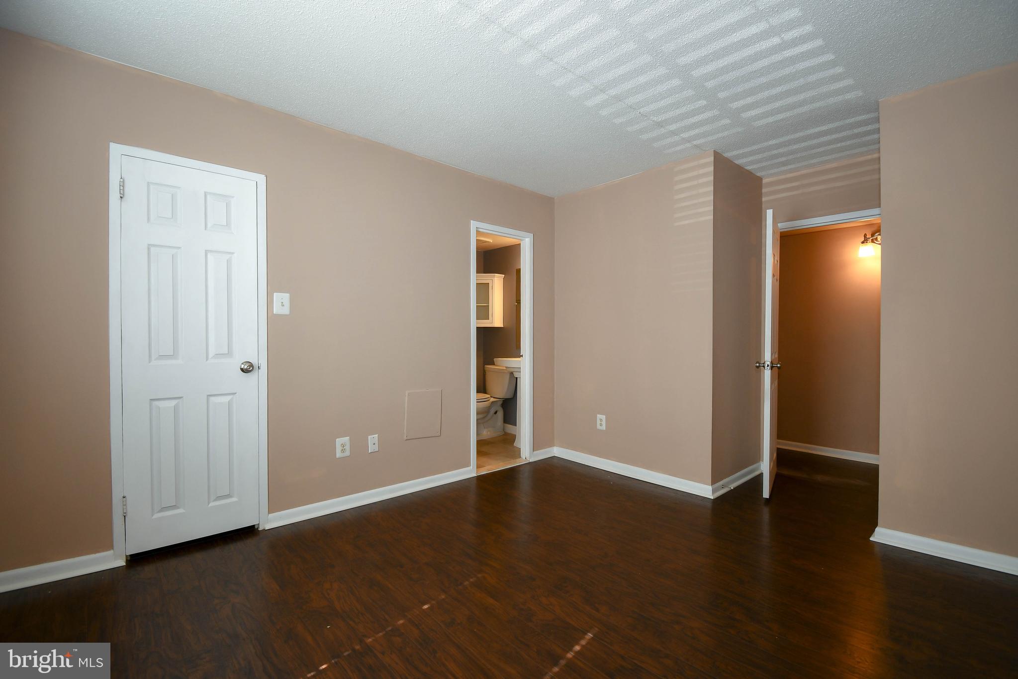 11611 Stoneview Square, Unit 11C Reston, VA 20191 - Photo 13 of 27 Master bedroom