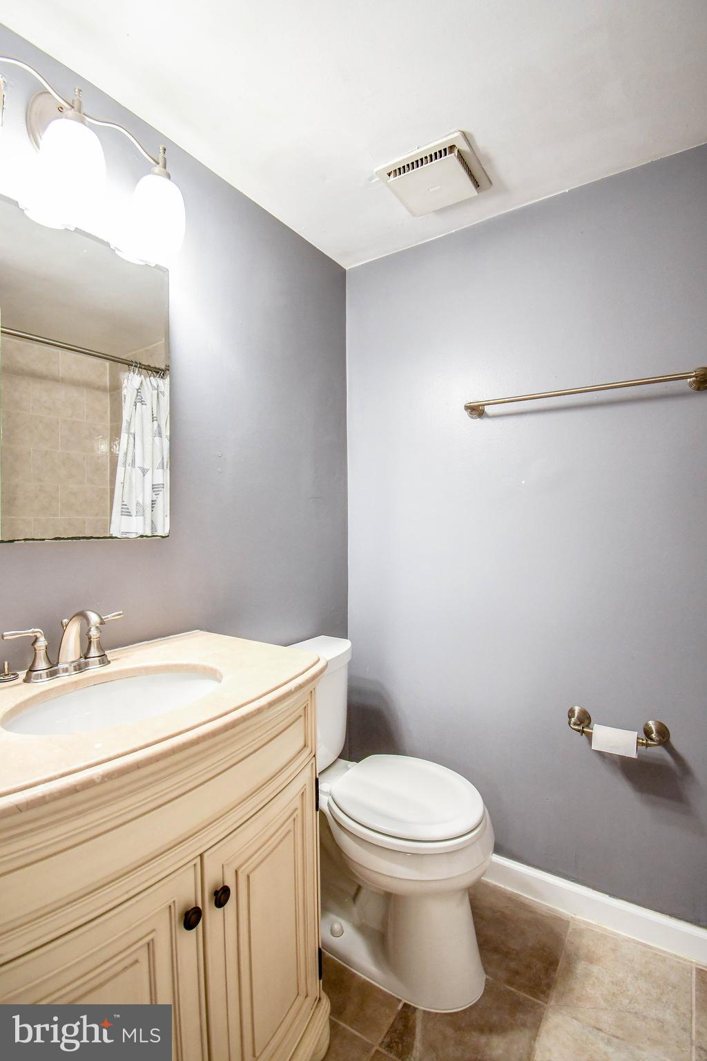 11611 Stoneview Square, Unit 11C Reston, VA 20191 - Photo 23 of 27 remodeled bathroom