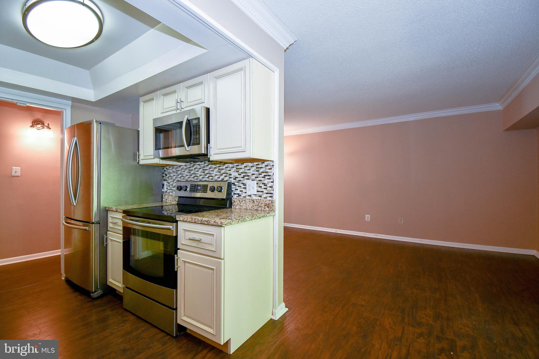 11611 Stoneview Square, Unit 11C Reston, VA 20191 - Photo 8 of 27 Kitchen and living area