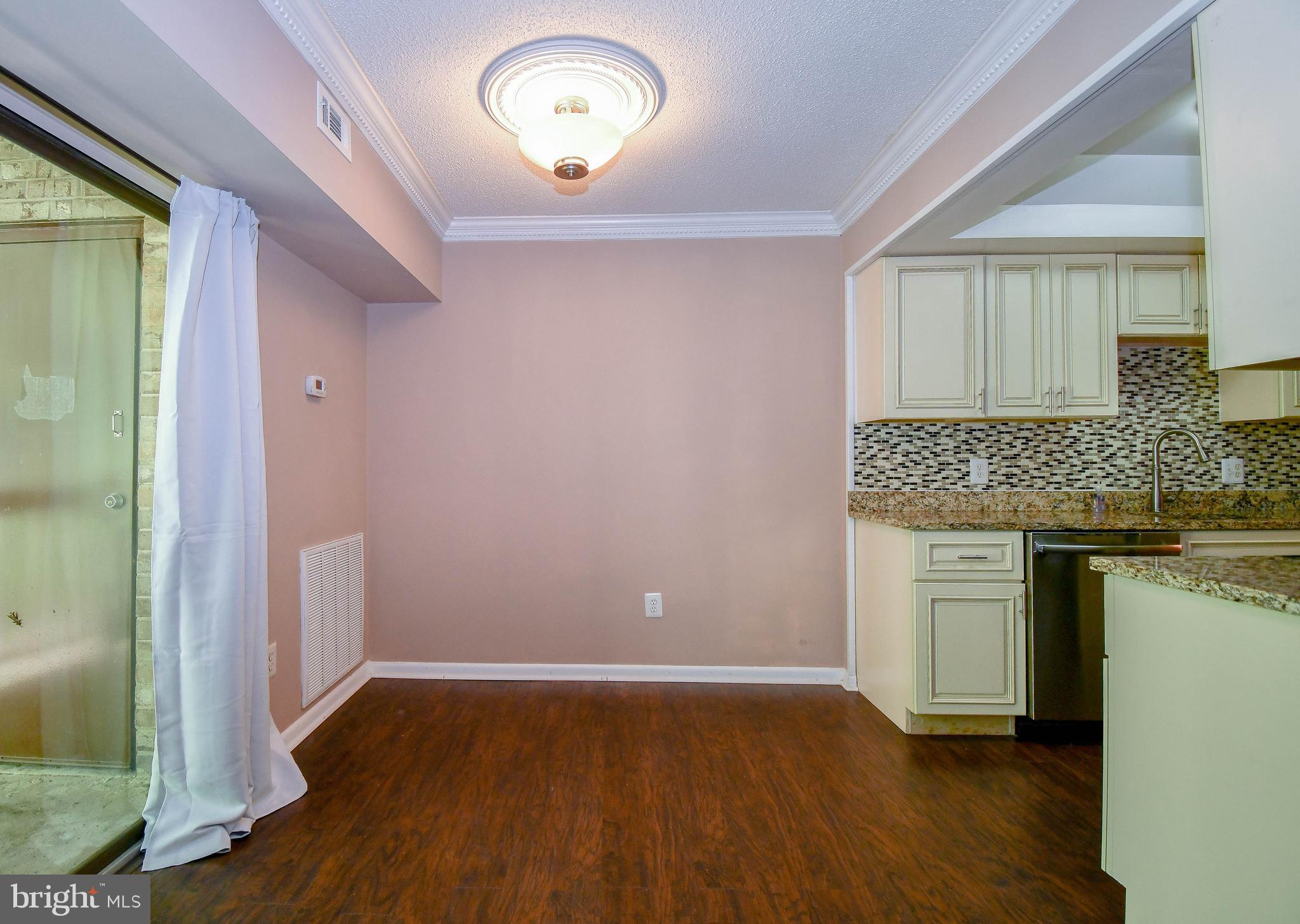 11611 Stoneview Square, Unit 11C Reston, VA 20191 - Photo 10 of 27 Dining area