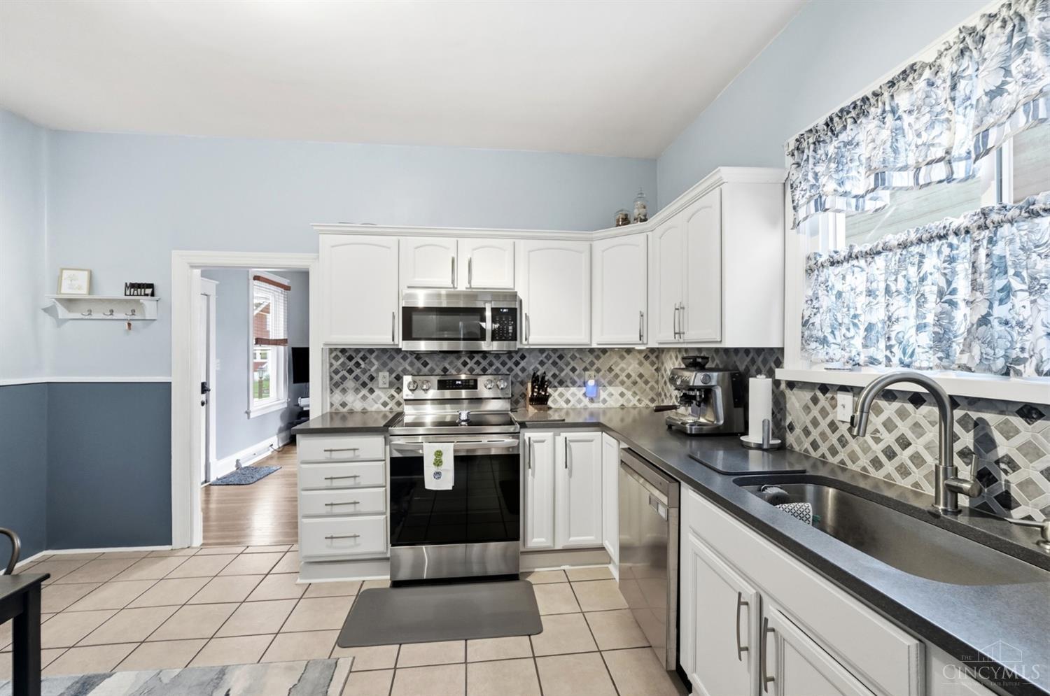 3826 Watterson Road Fairfax, OH 45227 - Photo 15 of 38