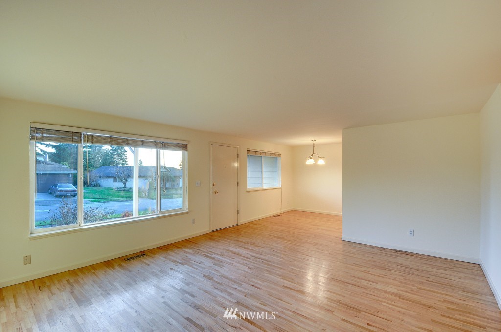 612 South 25th Street Renton, WA 98055 - Photo 2 of 15